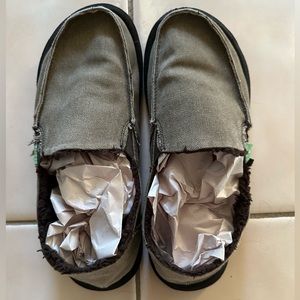 Sanuk Sidewalk Surfer shoes size 6-Boys